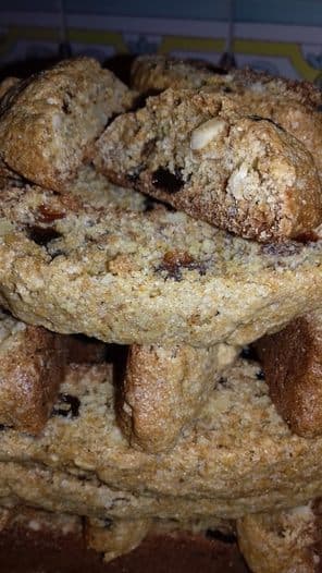 Печенье с орехами и изюмом (бискотти)