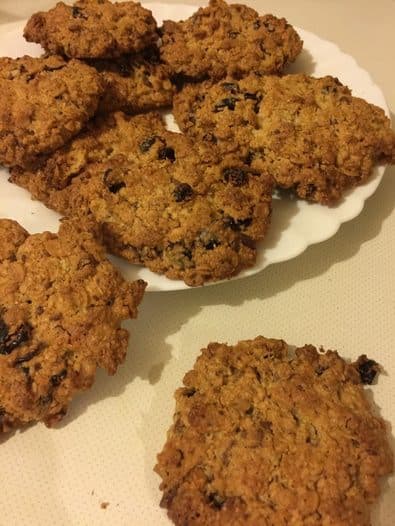 Овсяное печенье с шоколадом и орехами