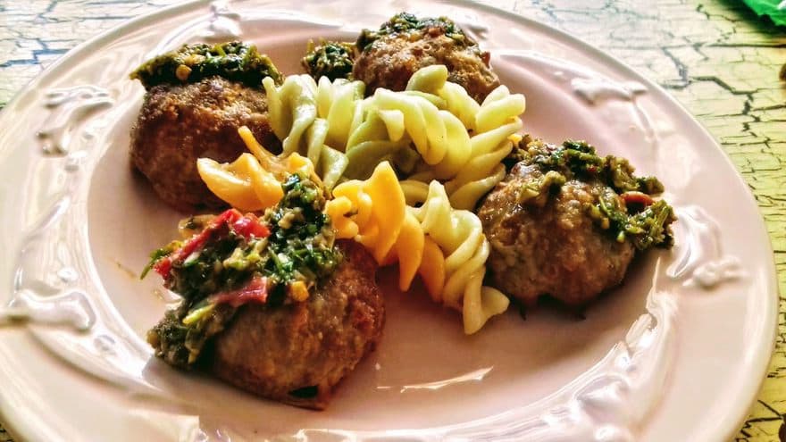 Фрикадельки с фетой и соусом чимичурри