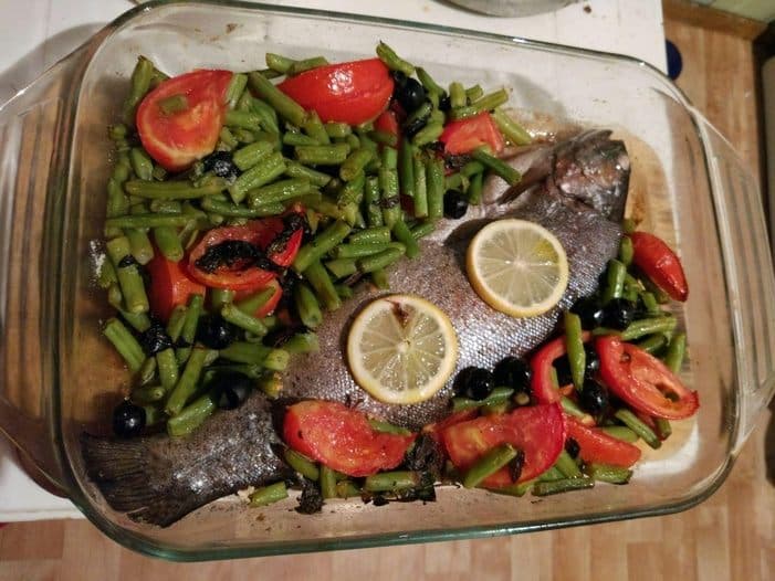 Форель с овощами