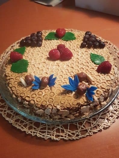 Медовик  с малиной «Пчелки на лугу»