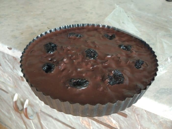 Шоколадный торт с черносливом