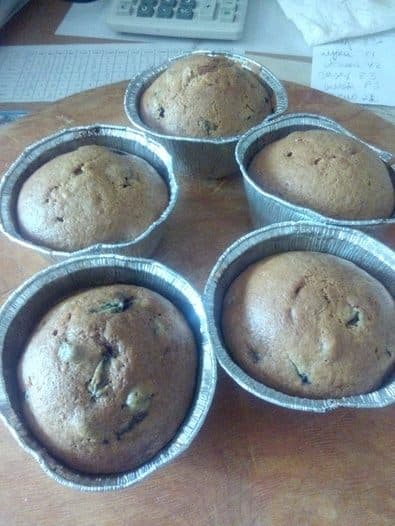 Сметанные кексы с овсяной мукой и черной смородиной 