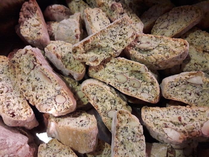 Кантуччини с маком и арахисом