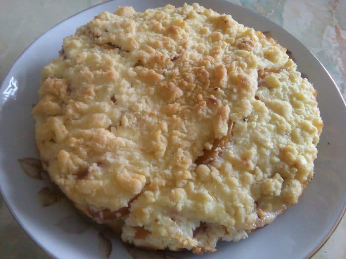 Пирог с персиками и творогом