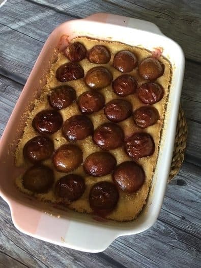 Деревенский сливовый пирог 