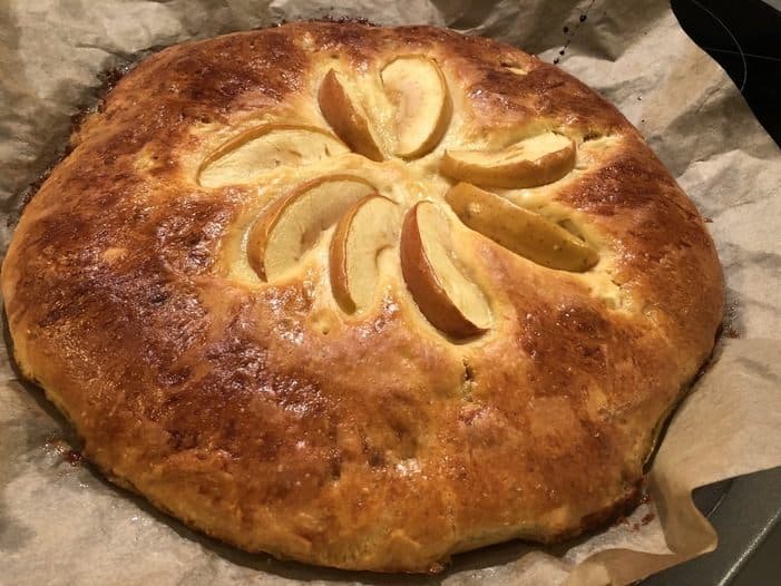 Воскресная бриошь с яблоками и корицей 