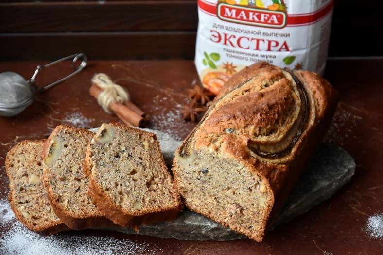 Банановый кекс с орехами и корицей