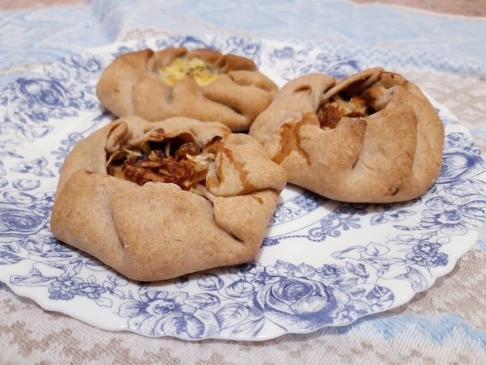 Ржаная галета с картофелем и грибами