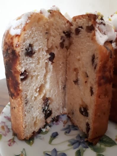 Традиционный пасхальный кулич с изюмом