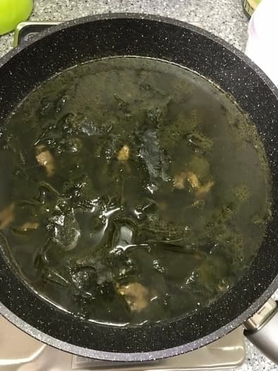 Миеккук — суп из морской капусты