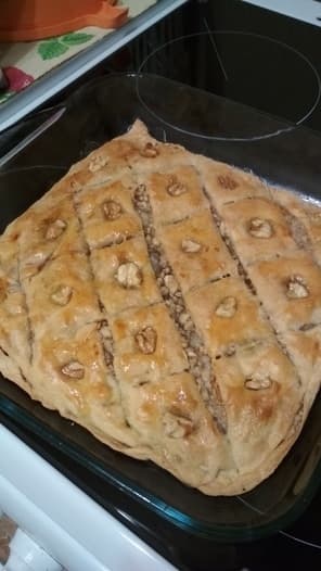 Пахлава с грецкими орехами и медом