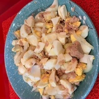 Салат из тунца и моцареллы