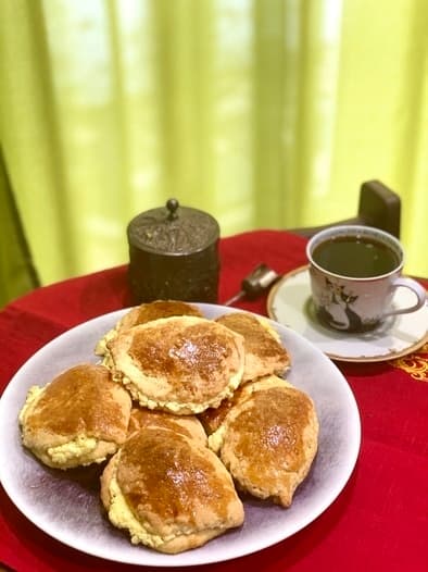 Пышные сочники с творогом и изюмом