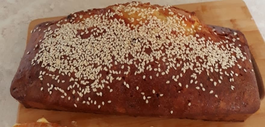 Апельсиновый кекс с курагой и кунжутом 