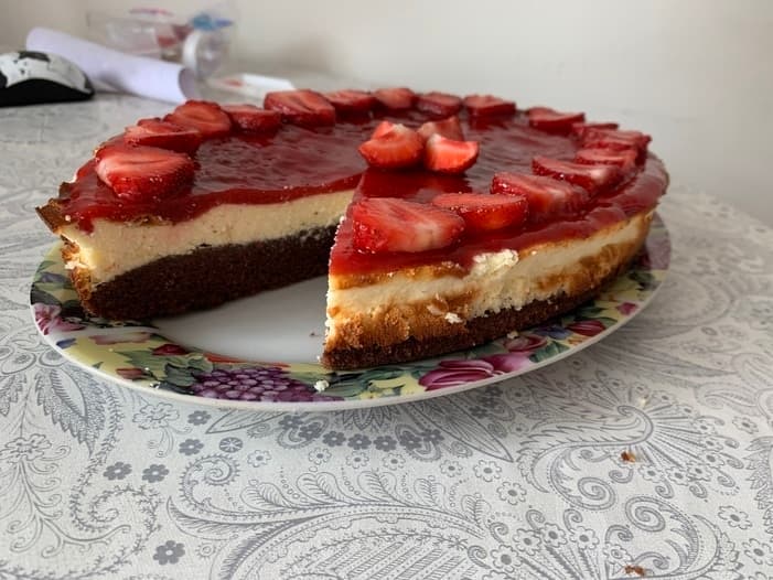 Творожный пирог с клубникой