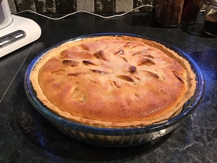 Яблочный тарт с карамельным кремом