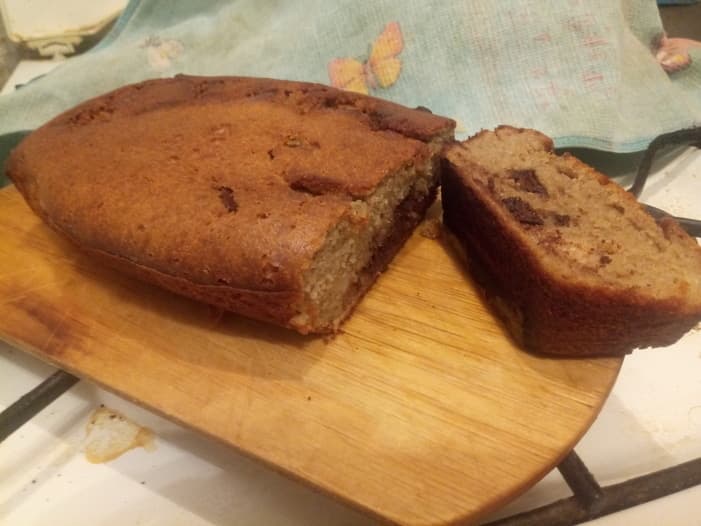 Зимний банановый кекс с миндалем и шоколадом