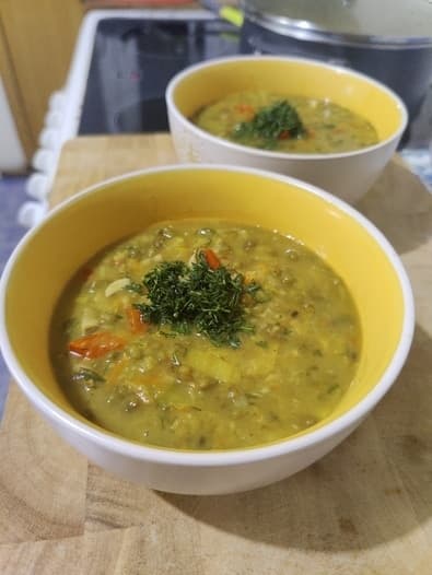 Пряный овощной суп с машем