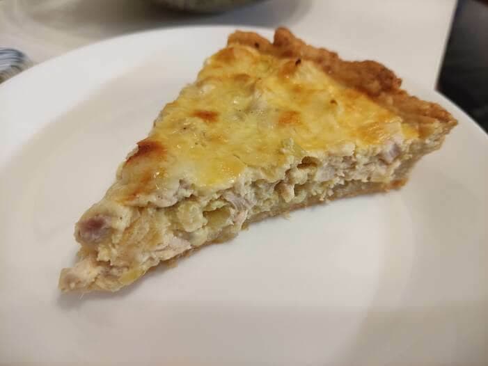 Киш с индейкой и сыром
