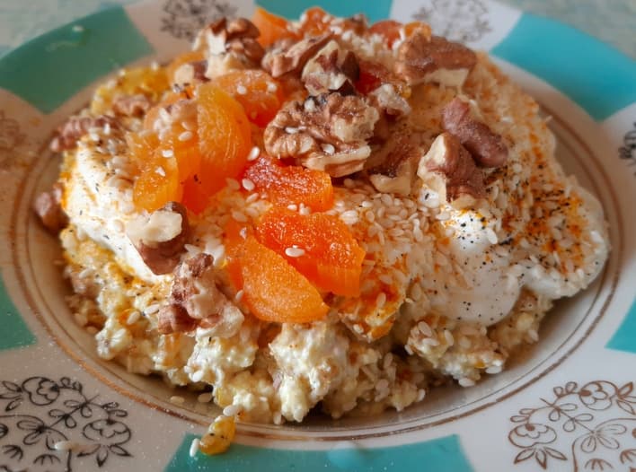 Рисово-творожный десерт с орехами и сухофруктами