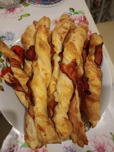 Хрустящие палочки с беконом и сыром