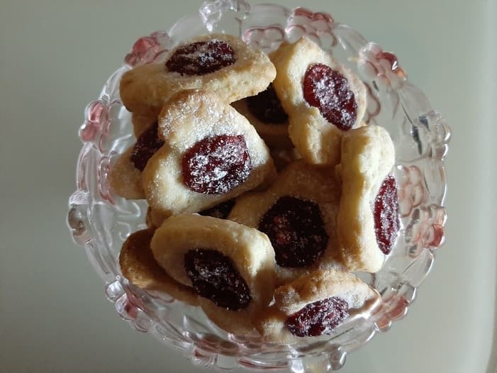 Печенье с клубничным джемом